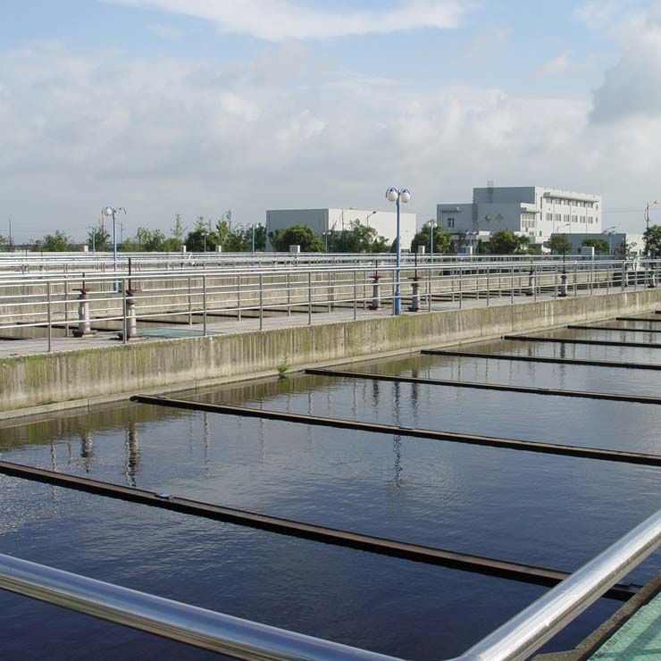 Controlling air pressure at the wastewater treatment plant